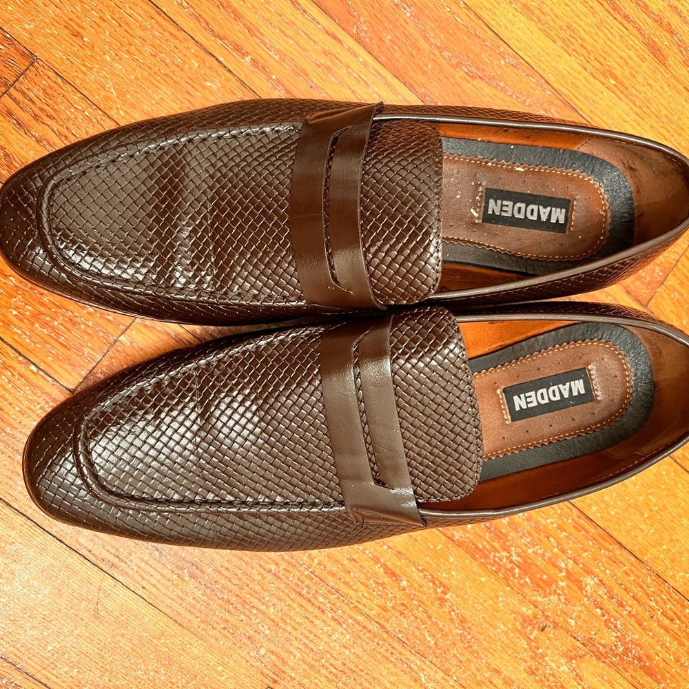 Steve Madden Textured Brown Loafers